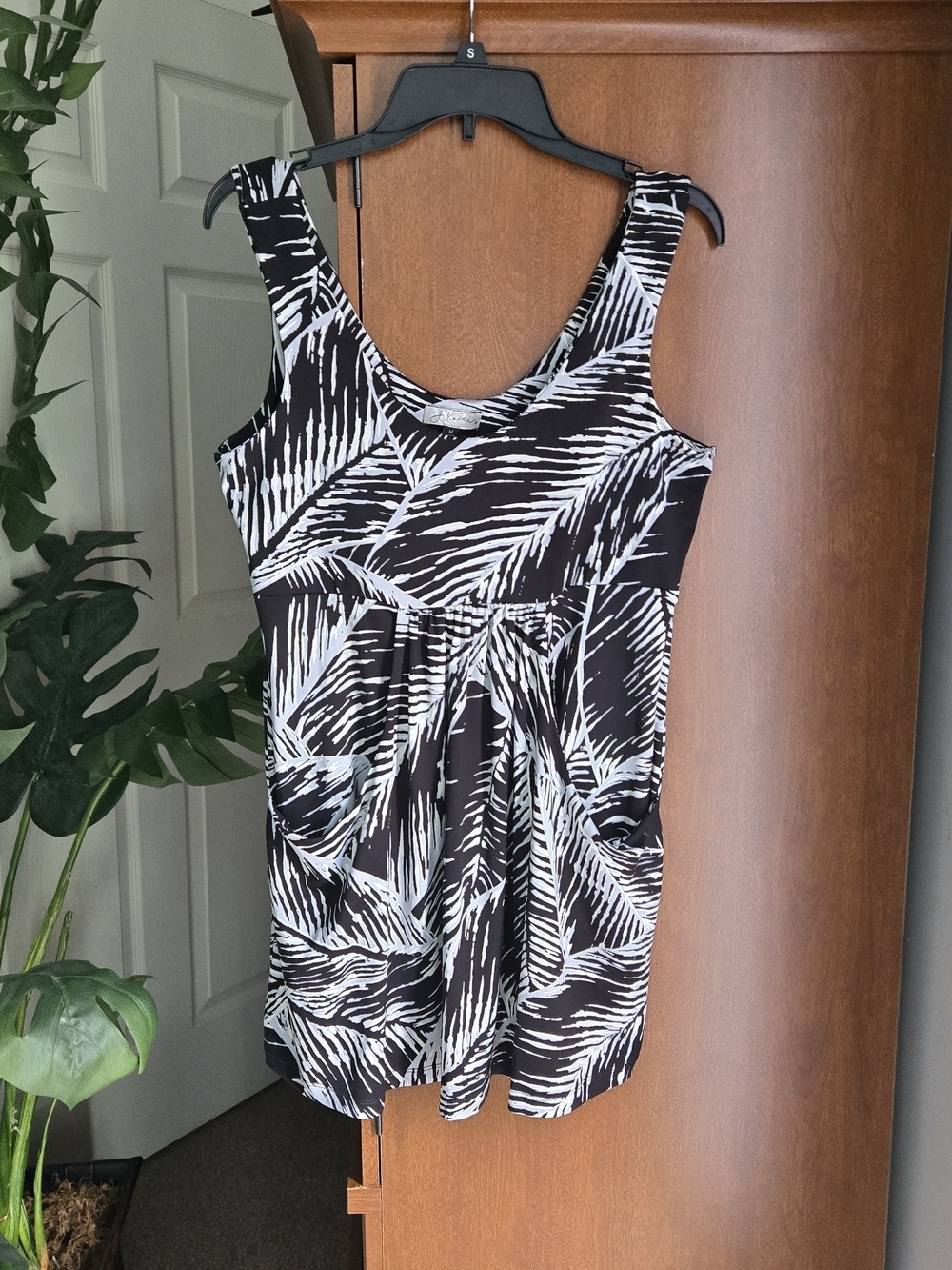 J Valdi Sleeveless Black & White Palm-Print Mini Dress